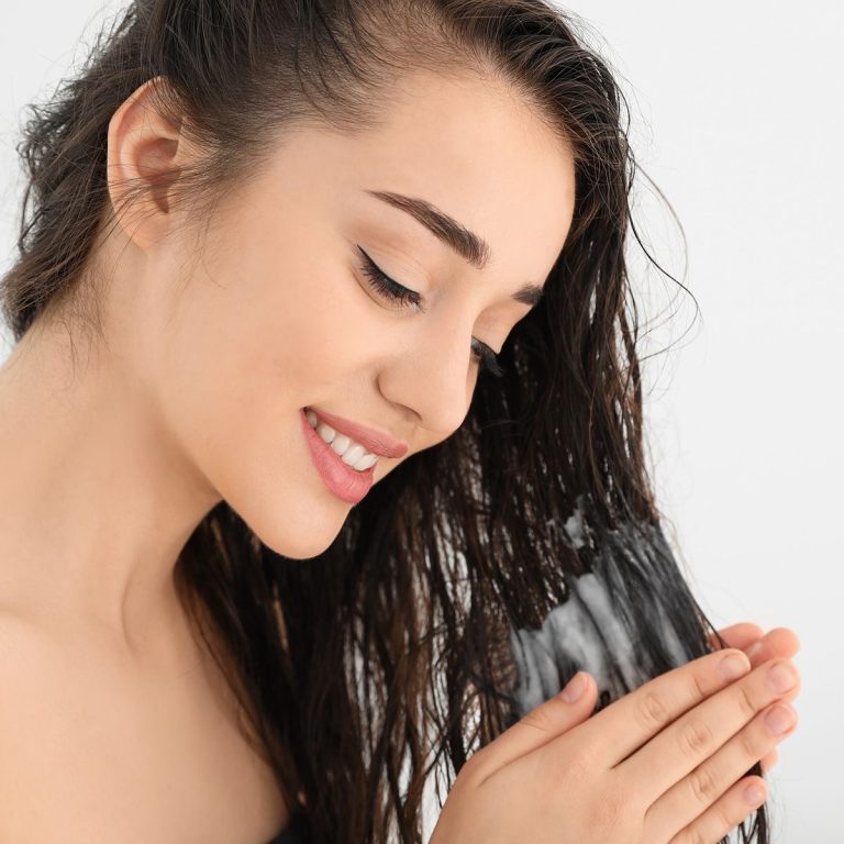 Tầm quan trọng của việc duy trì độ ẩm cho mái tóc trong giai đoạn chuyển mùa